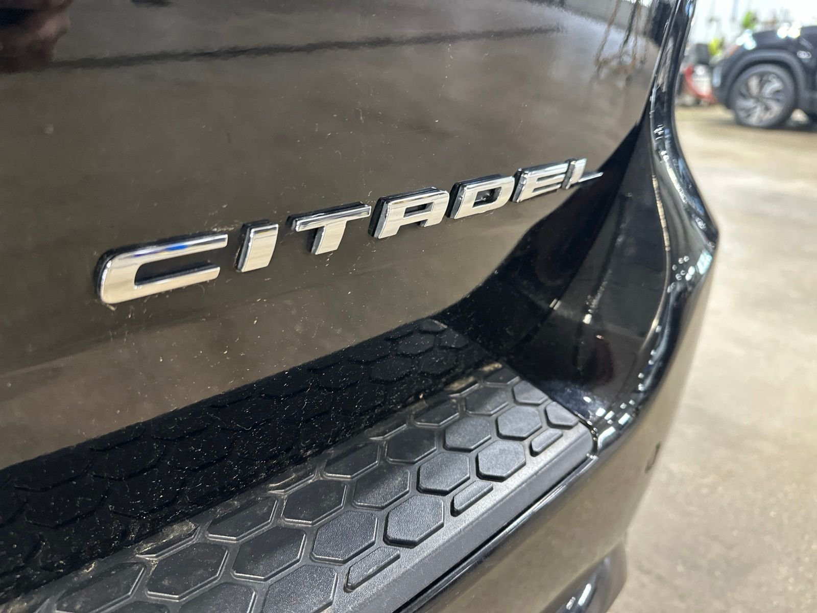 Used 2019 Black Dodge Citadel image 6