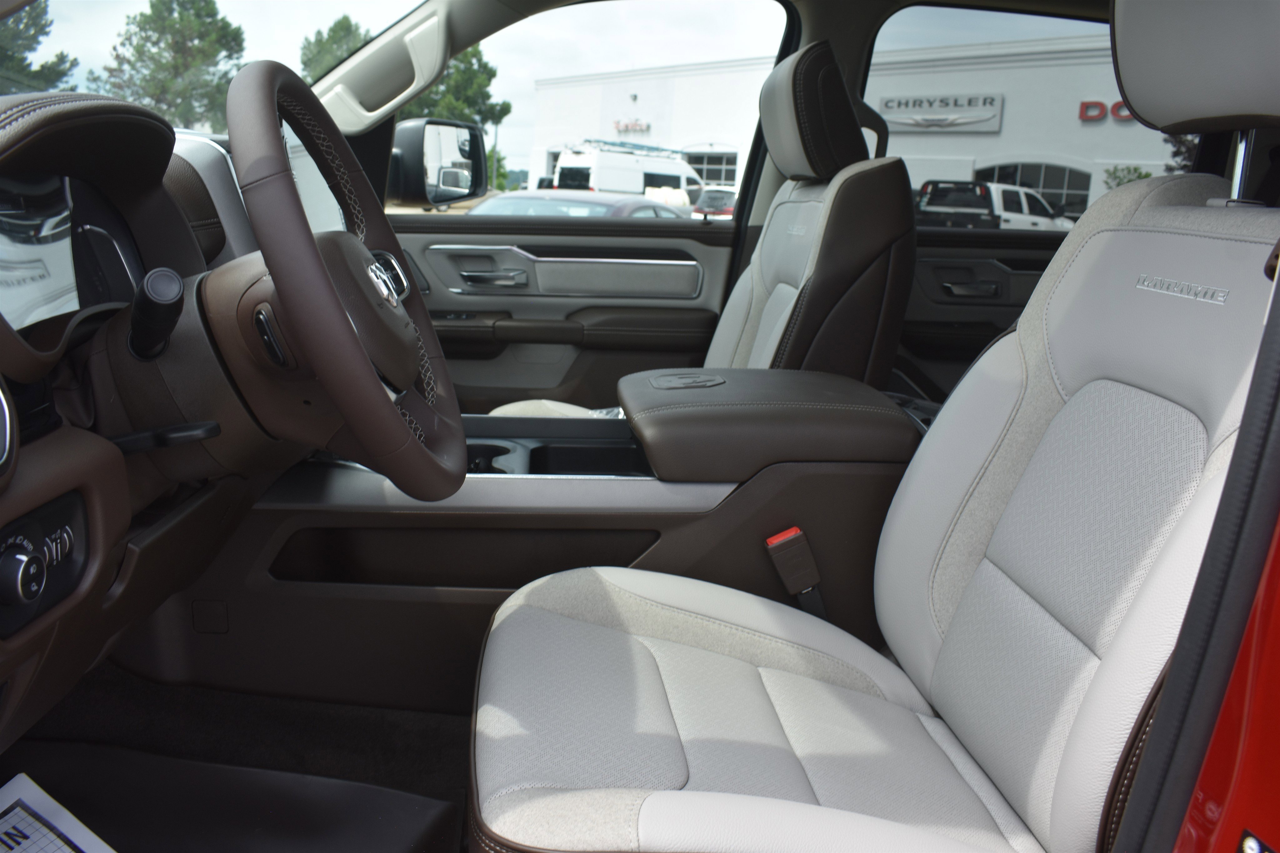 New 2026 Molten Red Pearl-Coat Exterior Paint RAM Laramie image 18