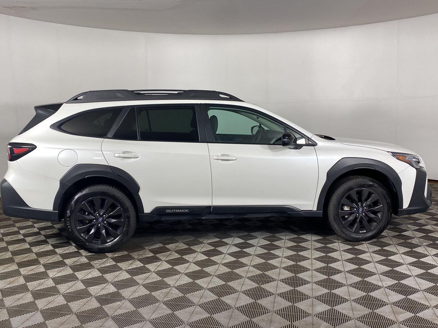 Used 2025 Crystal White Pearl Subaru Onyx Edition image 4