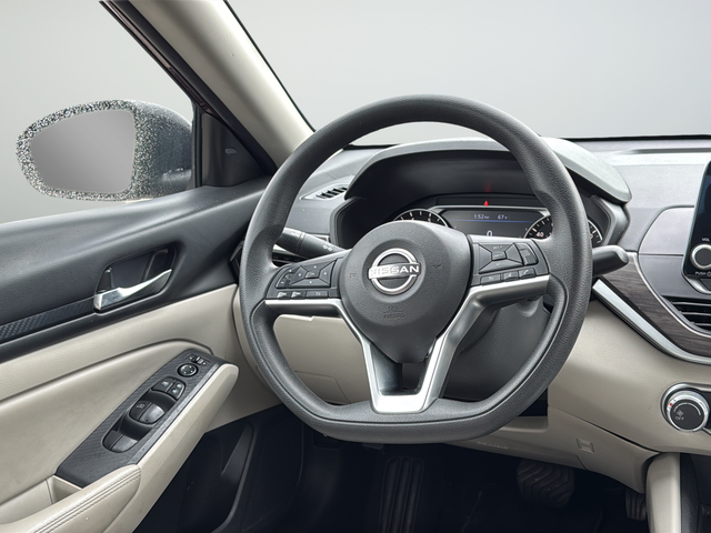 Used 2025 Red Nissan 2.5 SV image 38