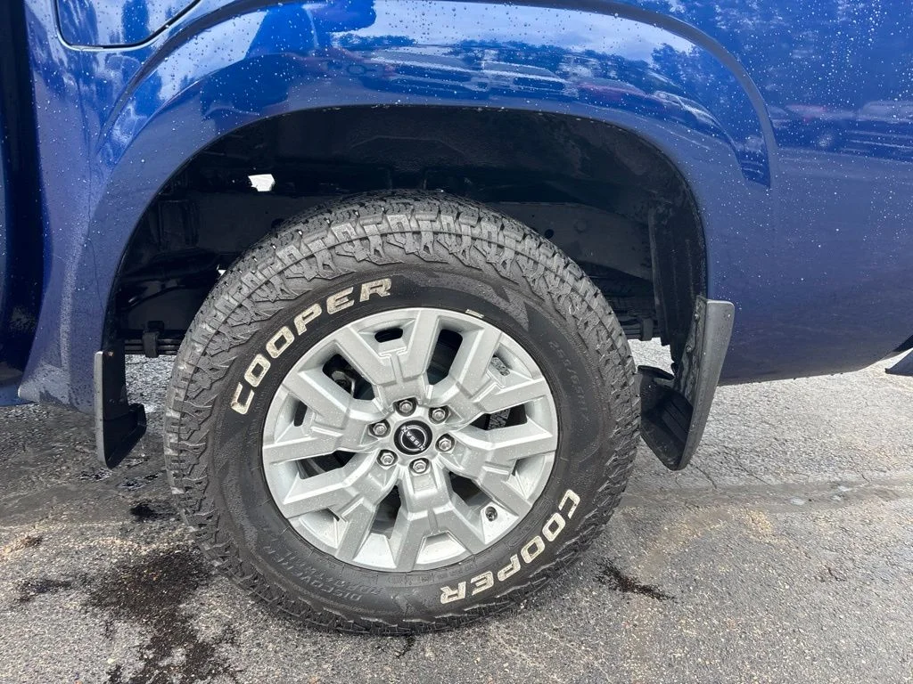 Used 2022 Blue Nissan SV image 10