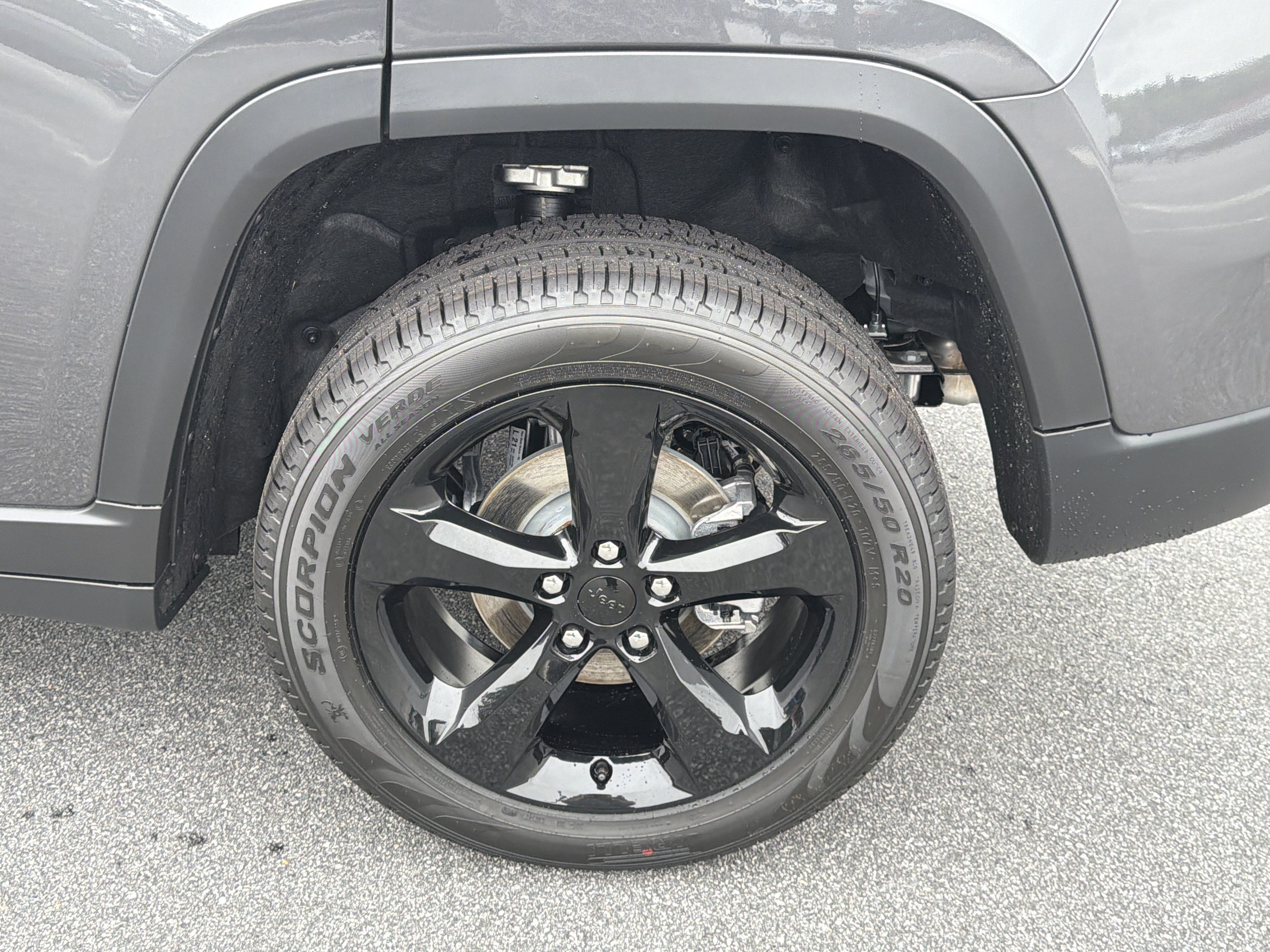 New 2026 Baltic Gray Metallic Clear-Coat Exterior Paint Jeep Limited image 24
