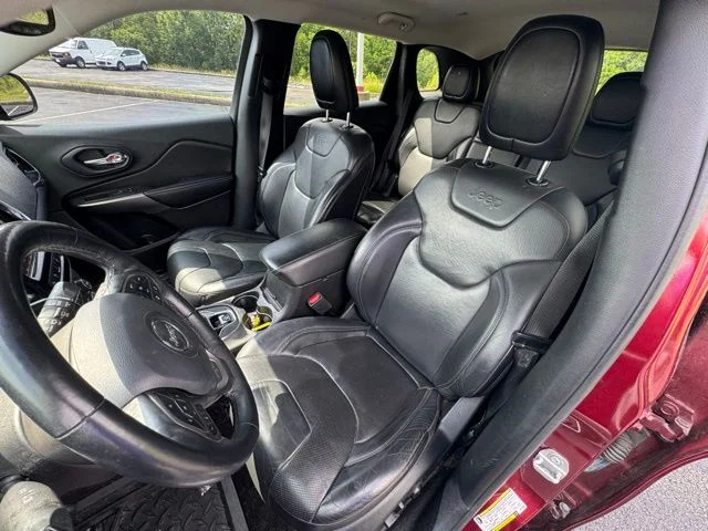 Used 2019 Velvet Jeep Limited image 9
