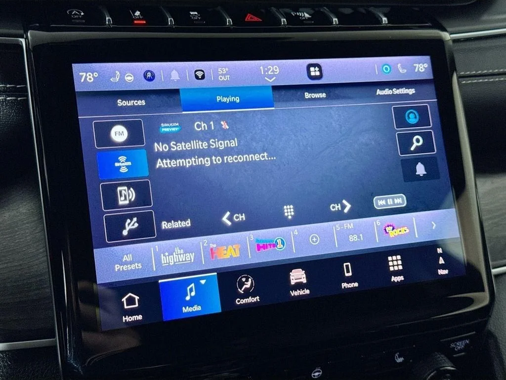 Used 2023 Velvet Jeep Limited image 32