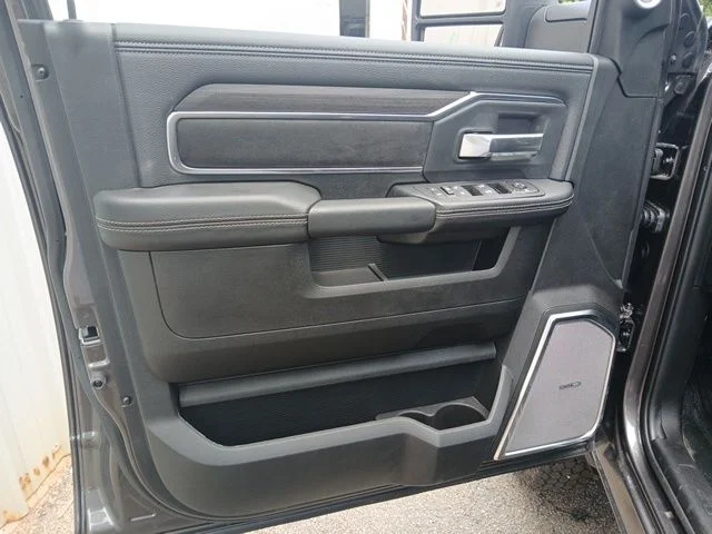 New 2026 Granite Crystal Metallic Clear-Coat Exterior Paint RAM Laramie image 52