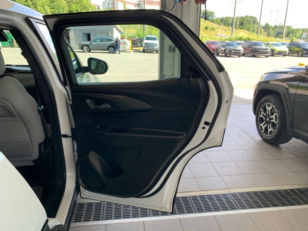 Used 2021 White Chevrolet LS image 18