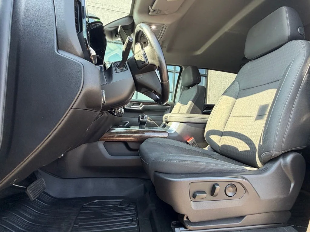 Used 2022 Gray GMC Elevation image 6