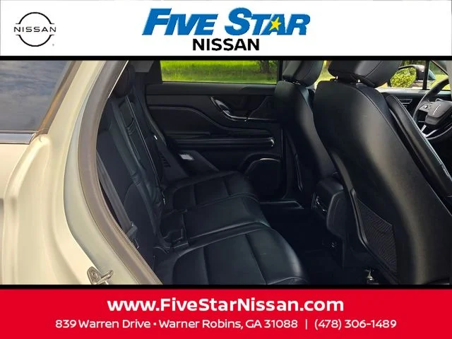 Used 2022 White Lincoln Standard image 15