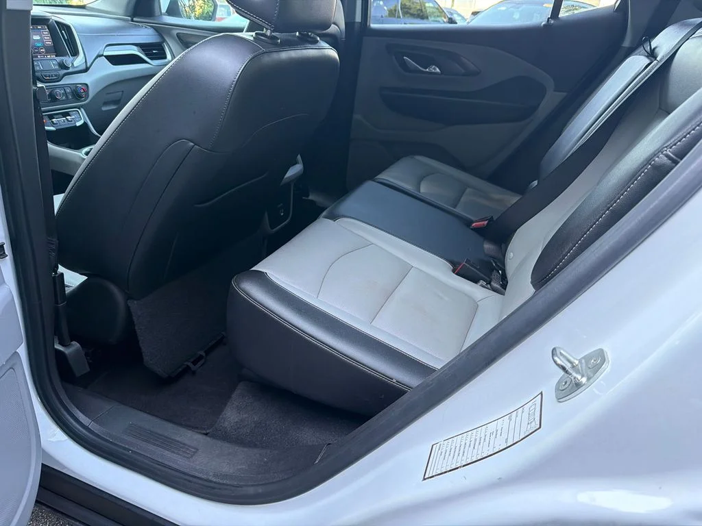 Used 2022 White GMC SLT image 21