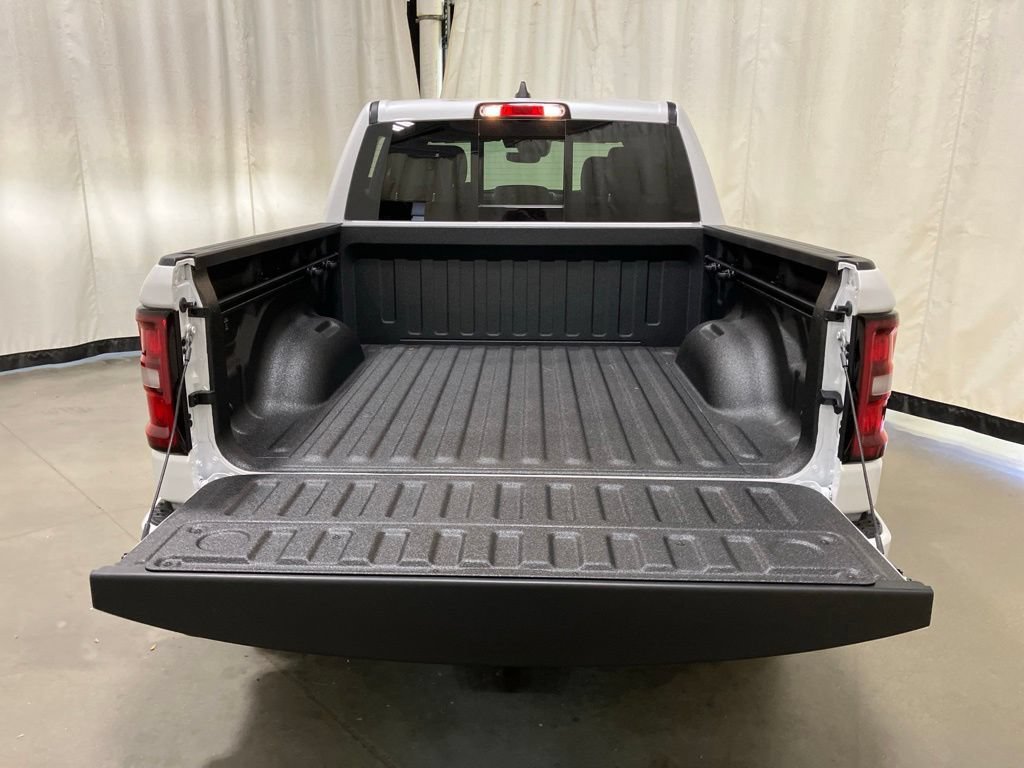 New 2026 Ivory White Tri-Coat Pearl-Coat Exterior Paint RAM Laramie image 30