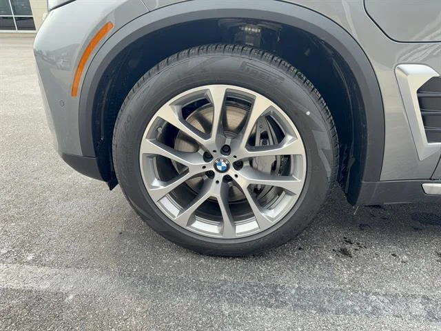 New 2026 Skyscraper Grey Metallic BMW xDrive50e image 24