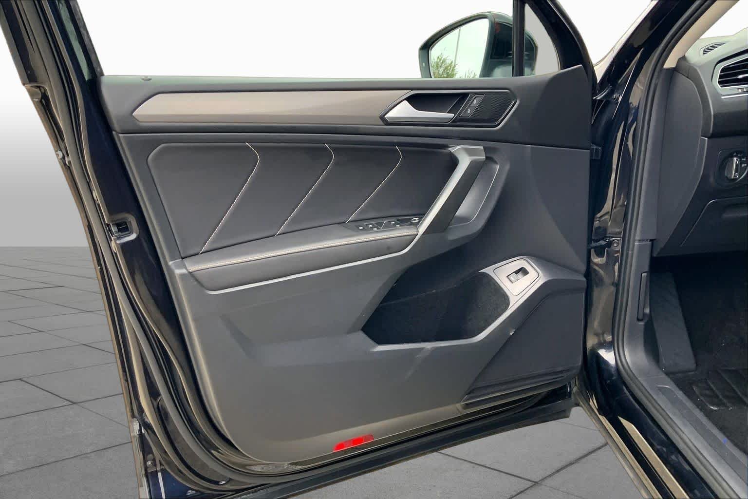 Used 2022 Deep Black Pearl Volkswagen SE image 21