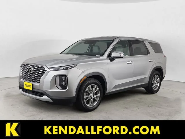 Used 2022 Silver Hyundai SE image 1