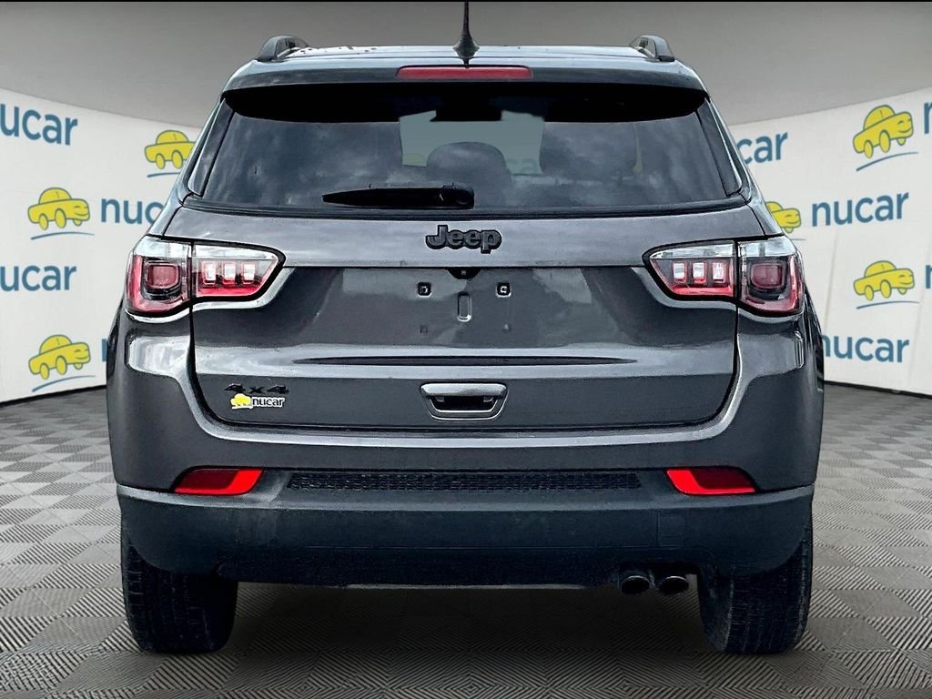 Used 2022 Gray Jeep Latitude image 5