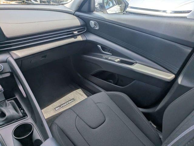 New 2026 White Hyundai SE image 16