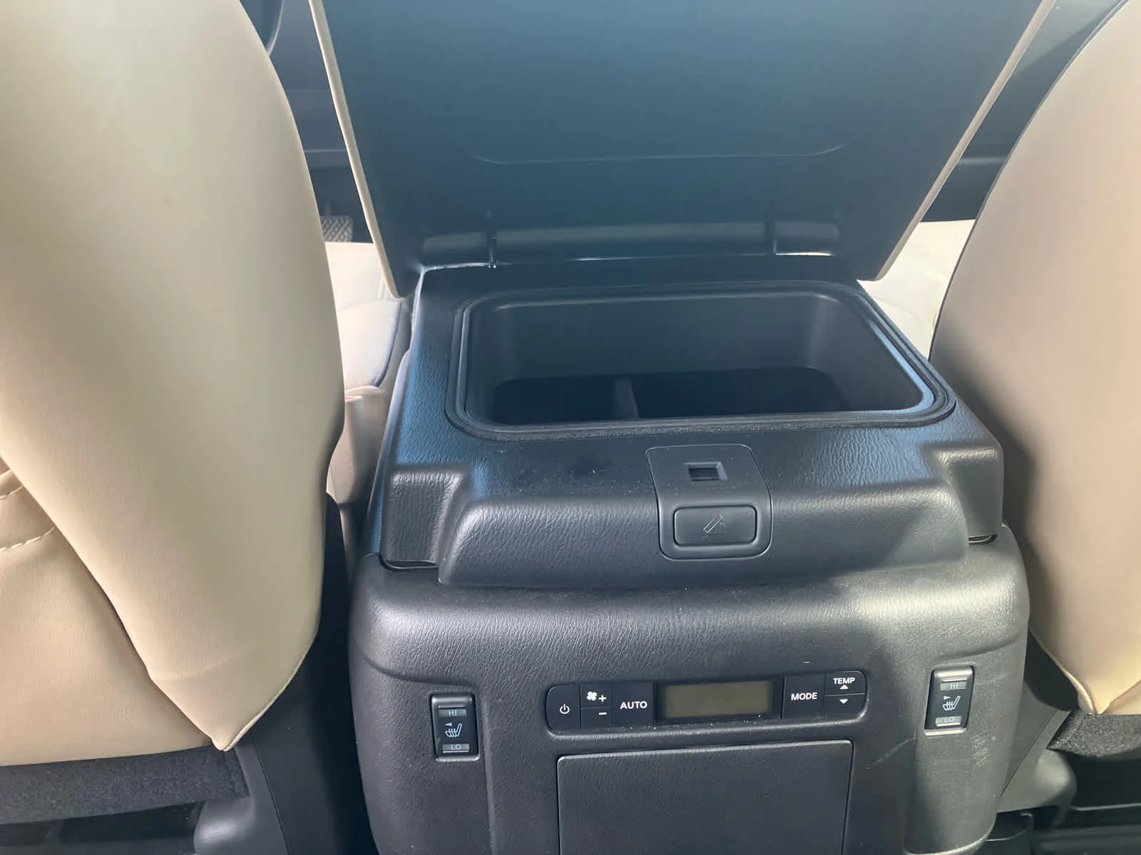 Used 2024 Aspen White Tricoat Nissan Platinum image 36