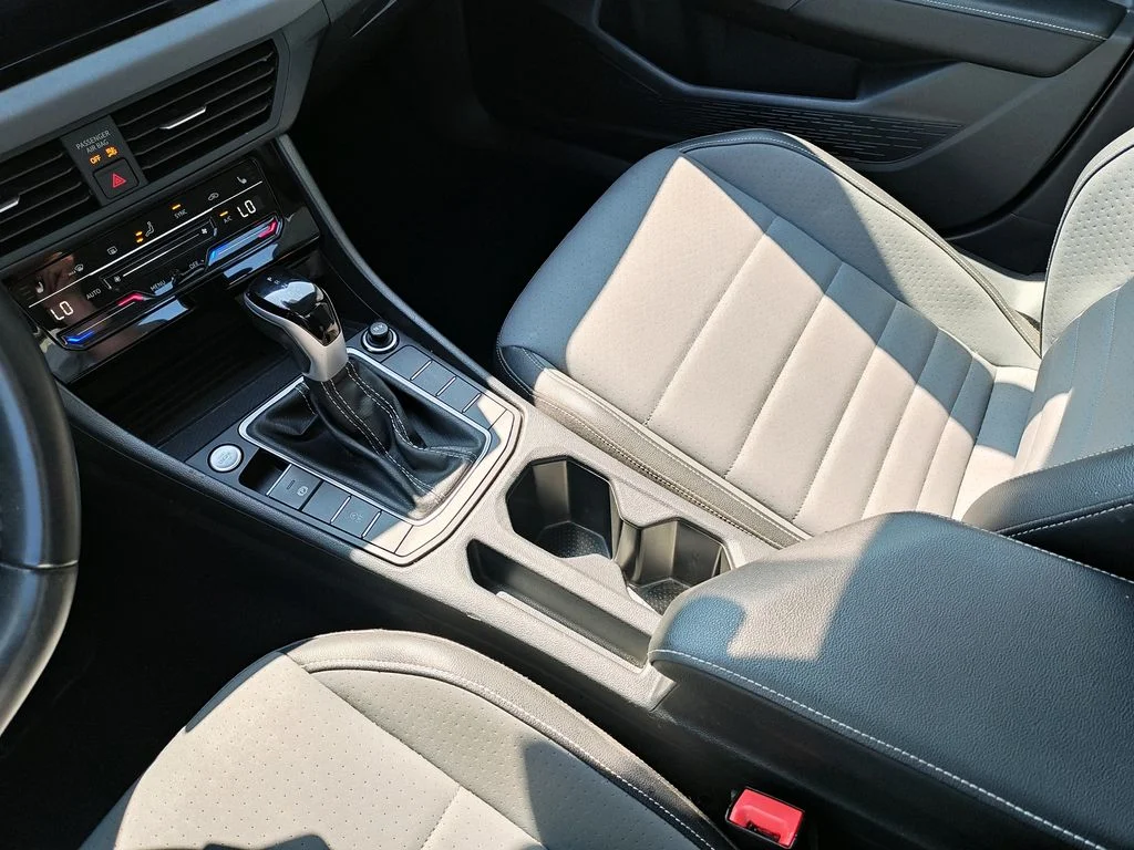 2025 Volkswagen Jetta SE - Photo 18