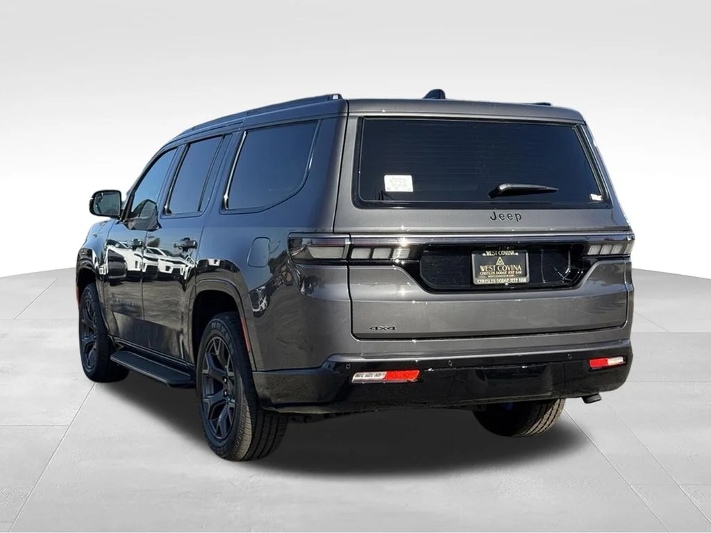 New 2026 Baltic-Gray Metallic Clear-Coat Exterior Paint Jeep Limited Altitude image 10