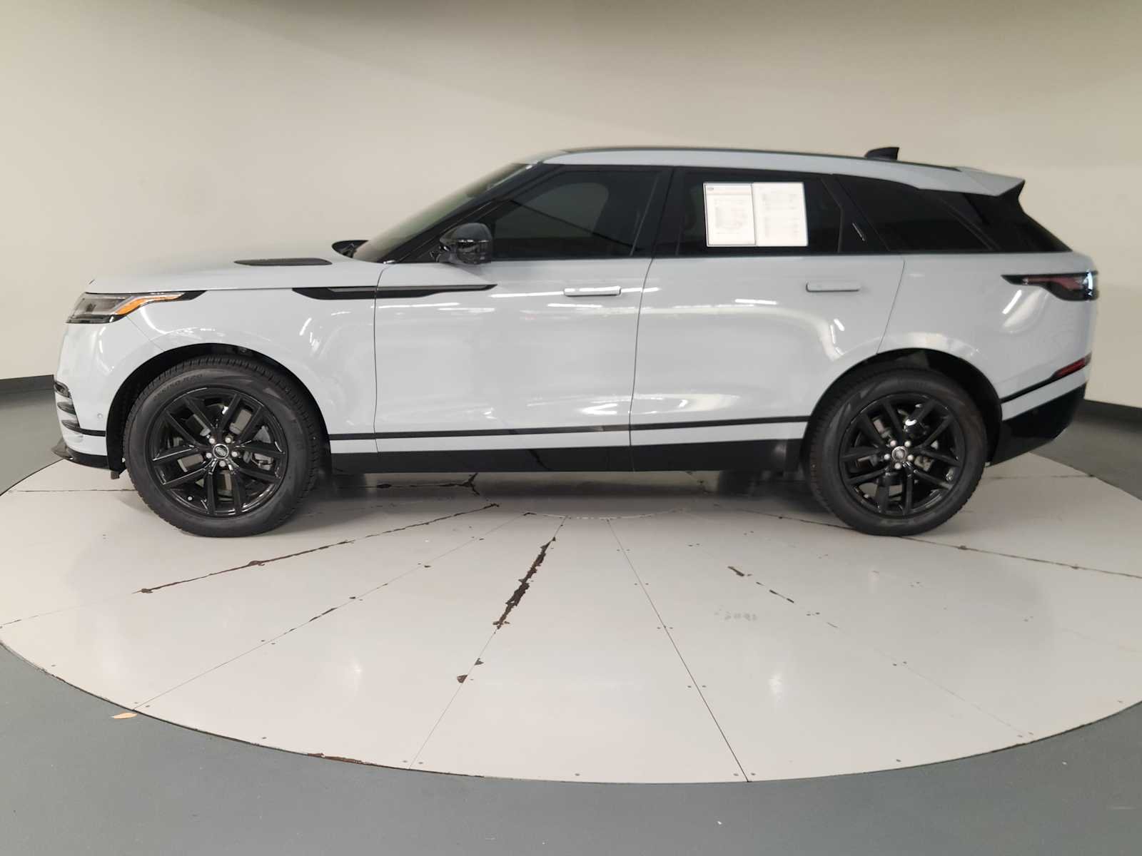 Used 2026 Arroios Grey Metallic Land Rover Dynamic SE image 5