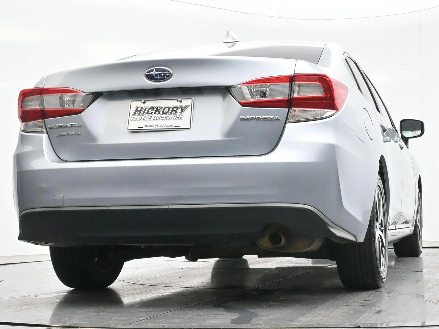Used 2019 Ice Silver Metallic Subaru Premium image 44