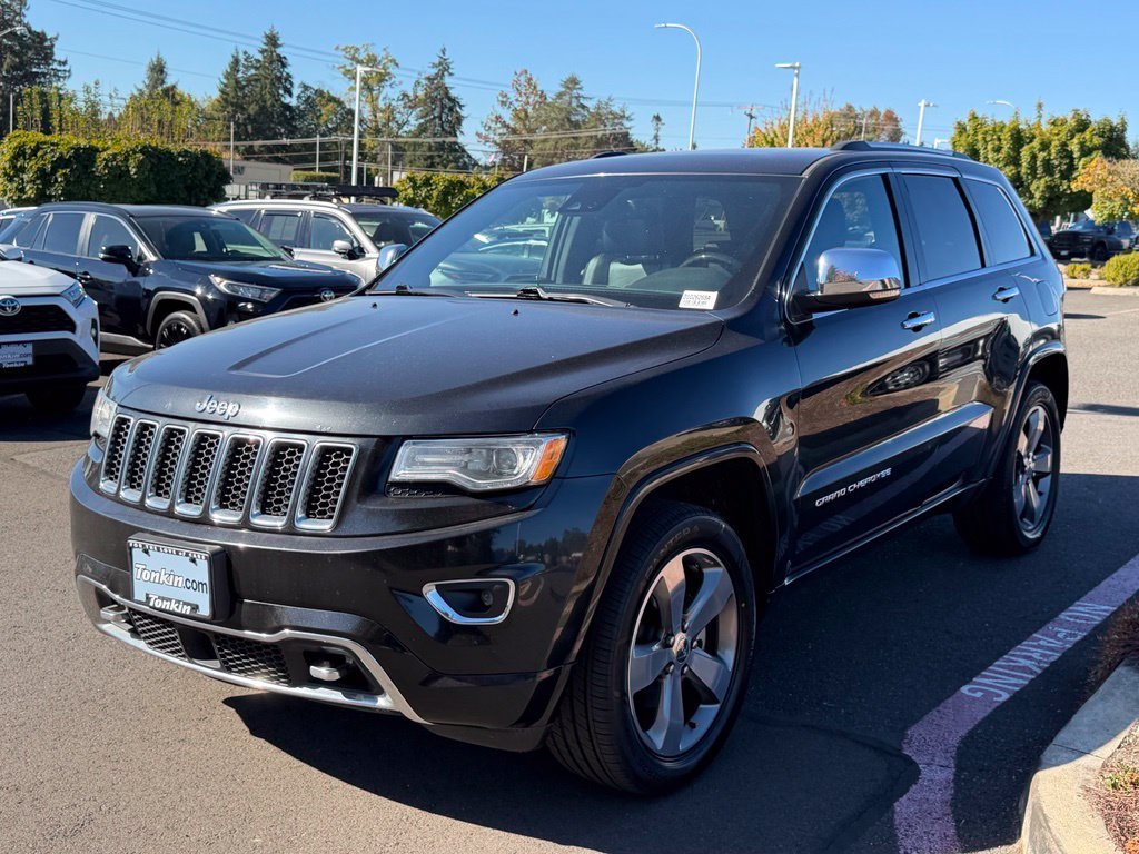 Used 2016 Brilliant Black Crystal Pearlcoat Jeep Overland image 4
