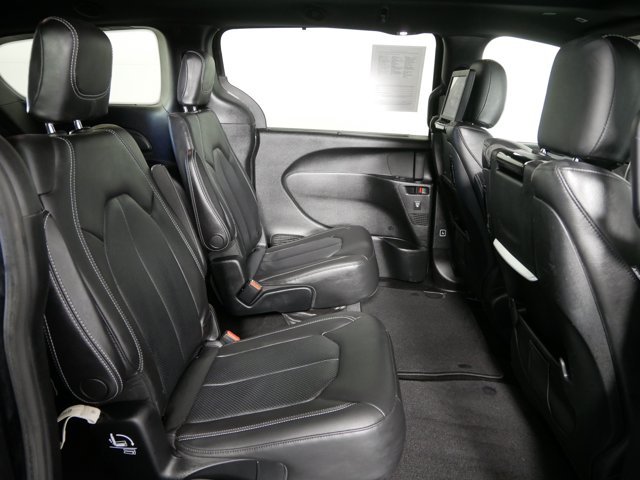 Used 2019 Brilliant Black Crystal Pearlcoat Chrysler Touring L Plus image 17