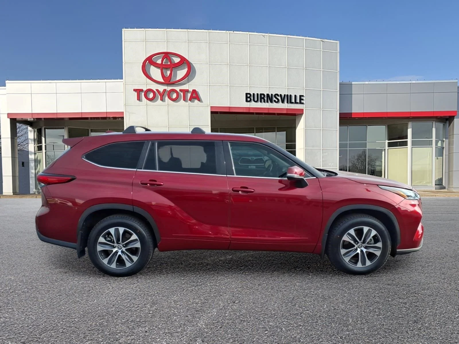 Certified 2021 Toyota Highlander XLE with VIN 5TDGZRBH5MS151253 for sale in Burnsville, Minnesota