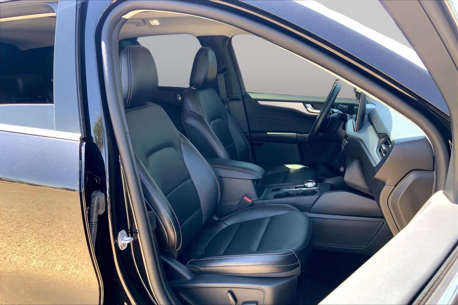 Certified Used 2025 Agate Black Metallic Ford Platinum image 9