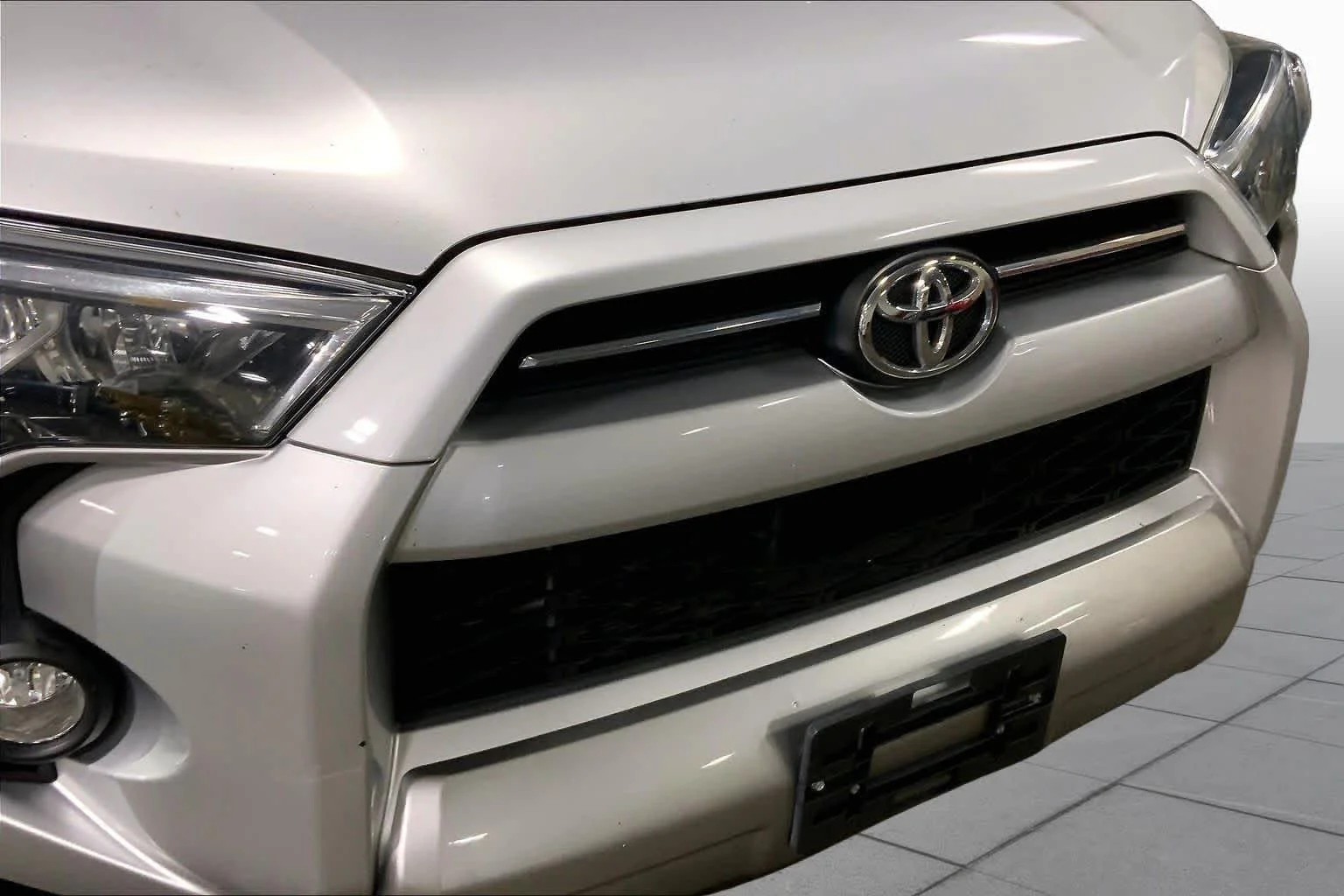 Used 2020 Classic Silver Metallic Toyota SR5 image 29