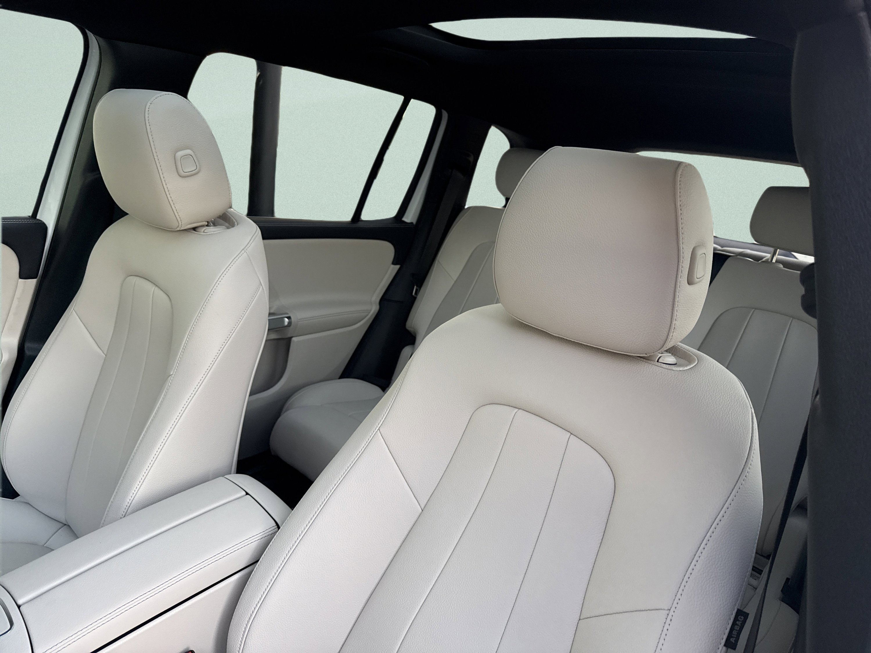 New 2026 Polar White Mercedes-Benz GLB 250 image 23