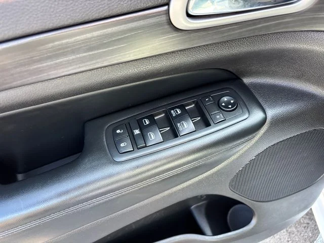 Used 2019 White Jeep Altitude image 15