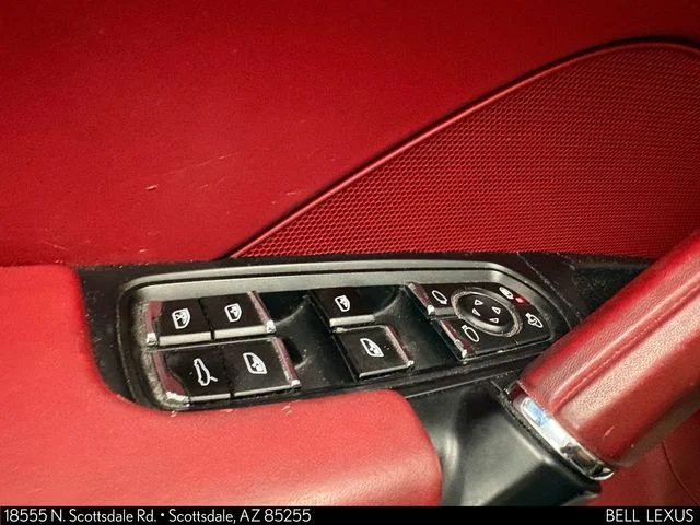Used 2018  Porsche Base image 18