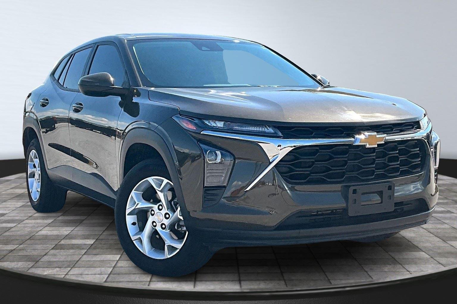 2024 Chevrolet Trax LS photo 3