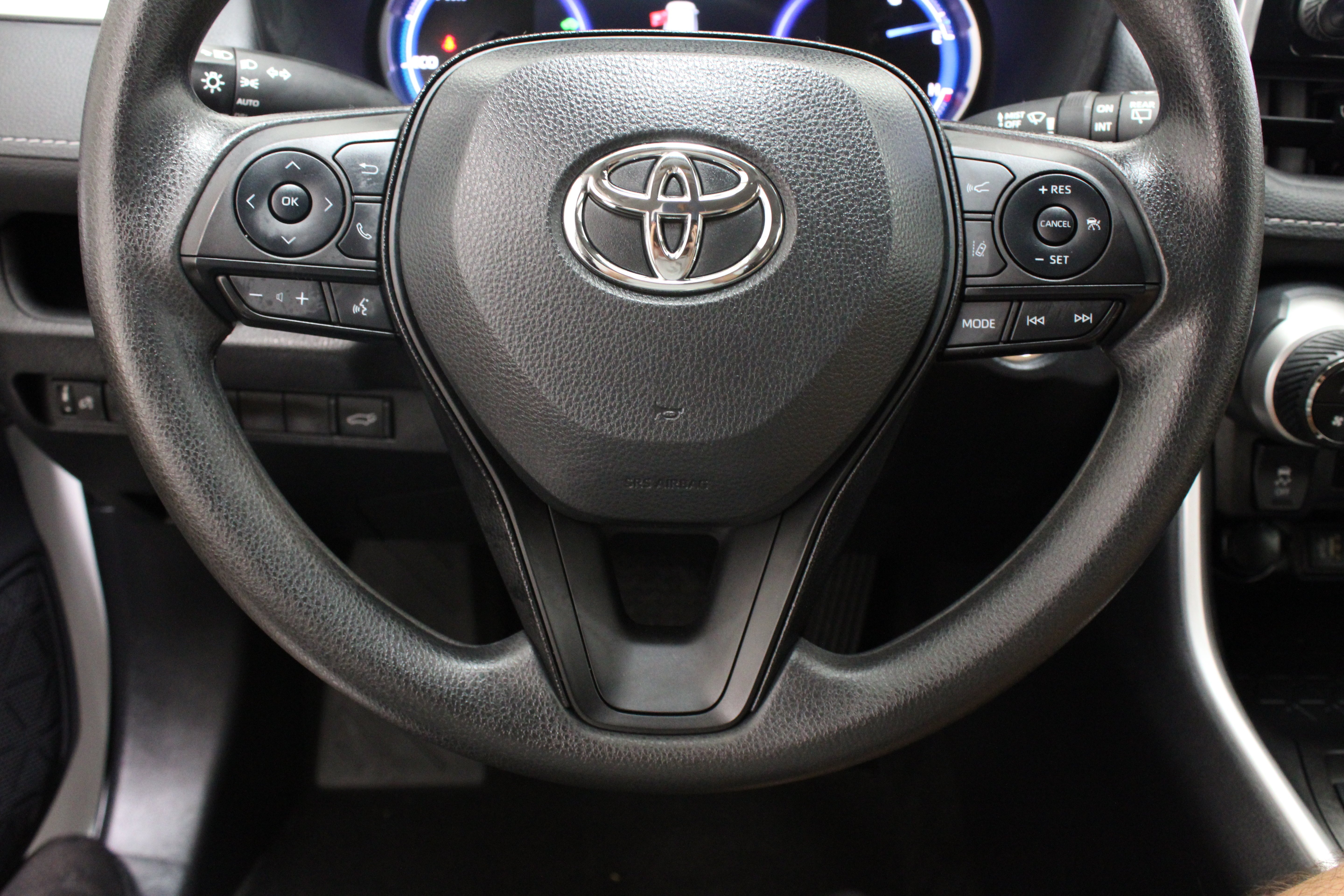 Used 2024 Ice Cap Toyota Hybrid XLE 2.5L image 23