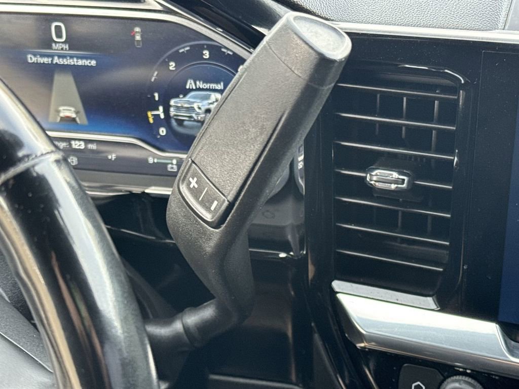 Used 2025 Summit White Chevrolet LT image 20