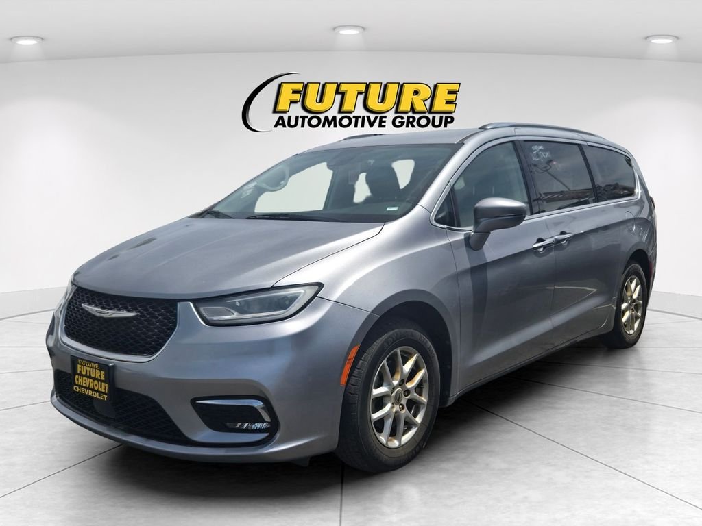 Used 2021 Silver Chrysler Touring L image 3