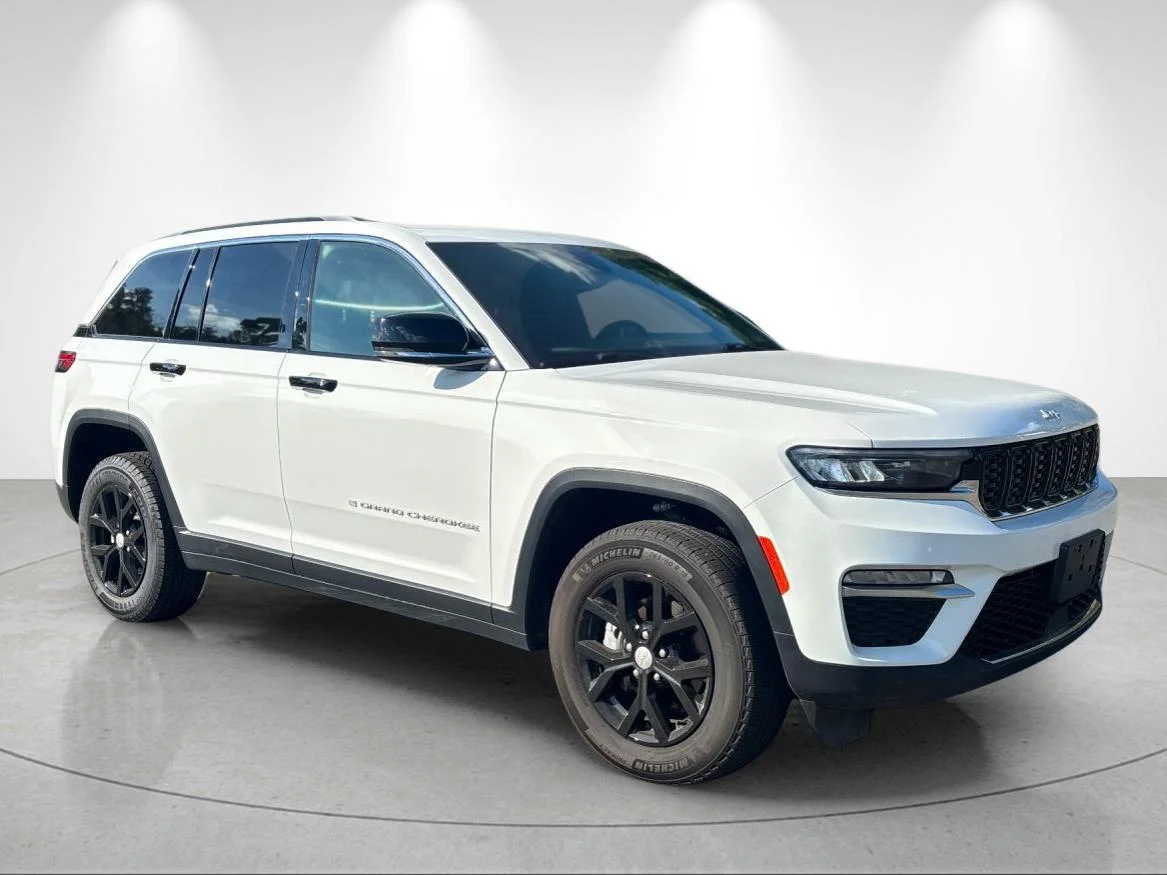 Used 2024 Bright White Clearcoat Jeep Limited image 7