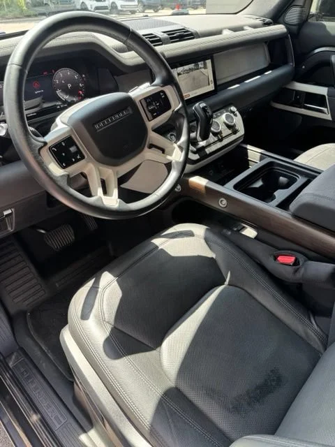 Used 2023 Gray Land Rover SE image 3