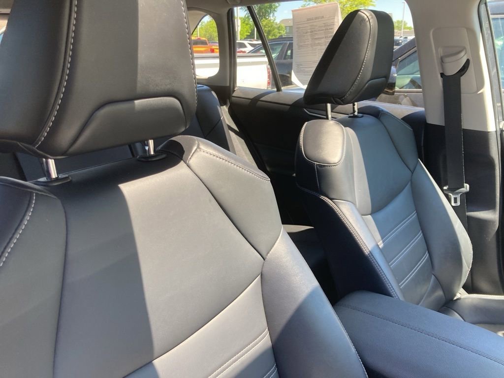 Used 2022 Gy Toyota XLE Premium image 9