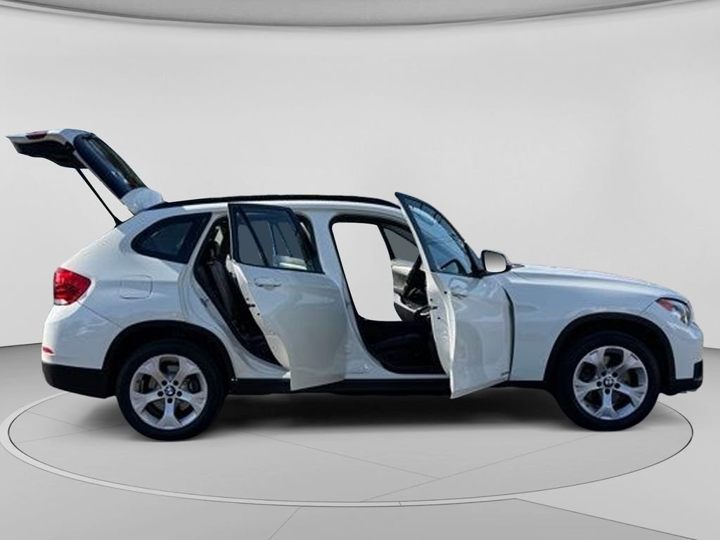 Used 2015 Alpine White BMW sDrive28i image 30