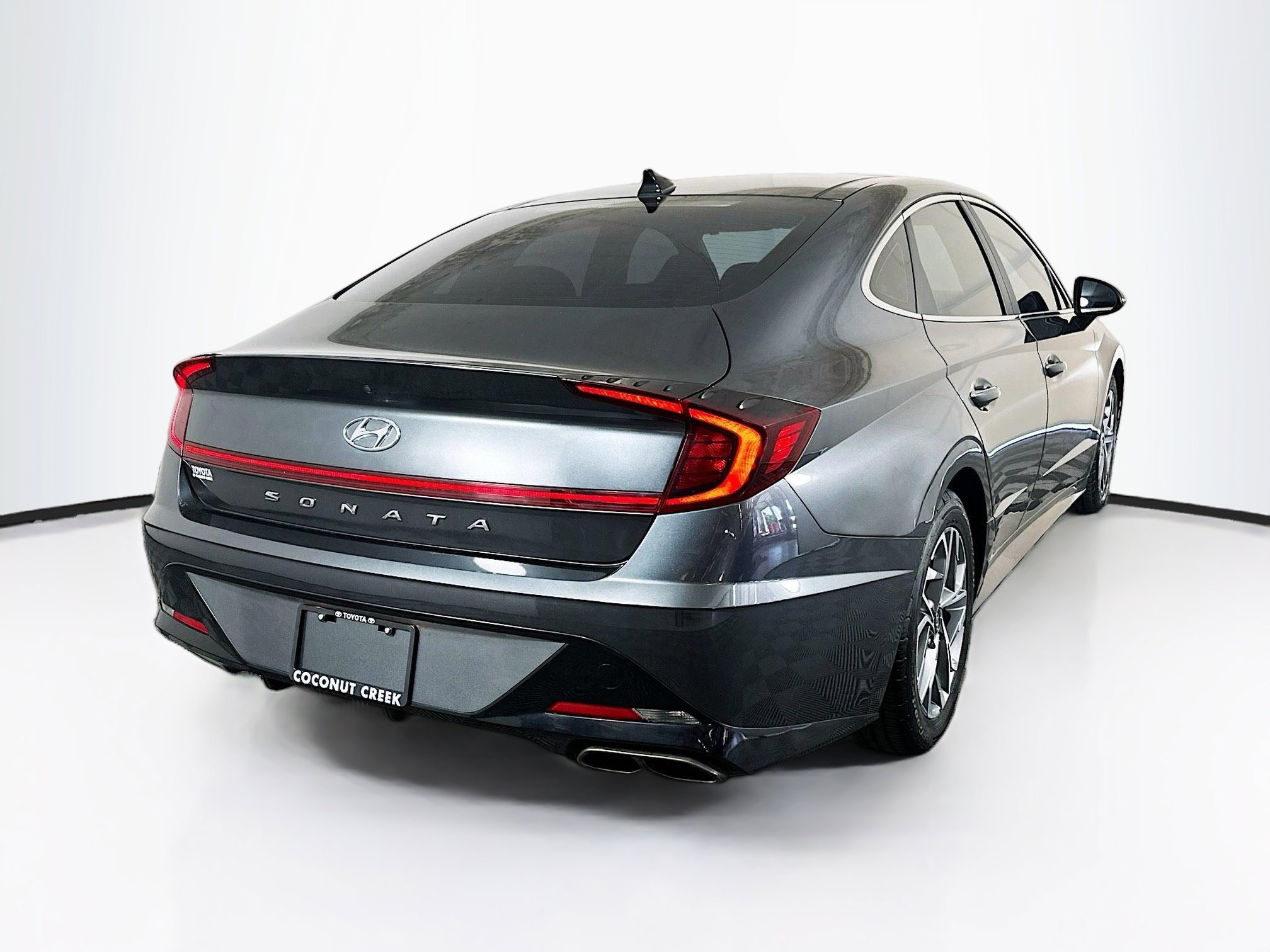 Used 2023 Portofino Gray Hyundai SEL image 3