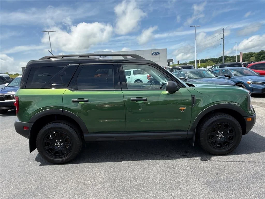 Used 2025 Green Ford Badlands image 8