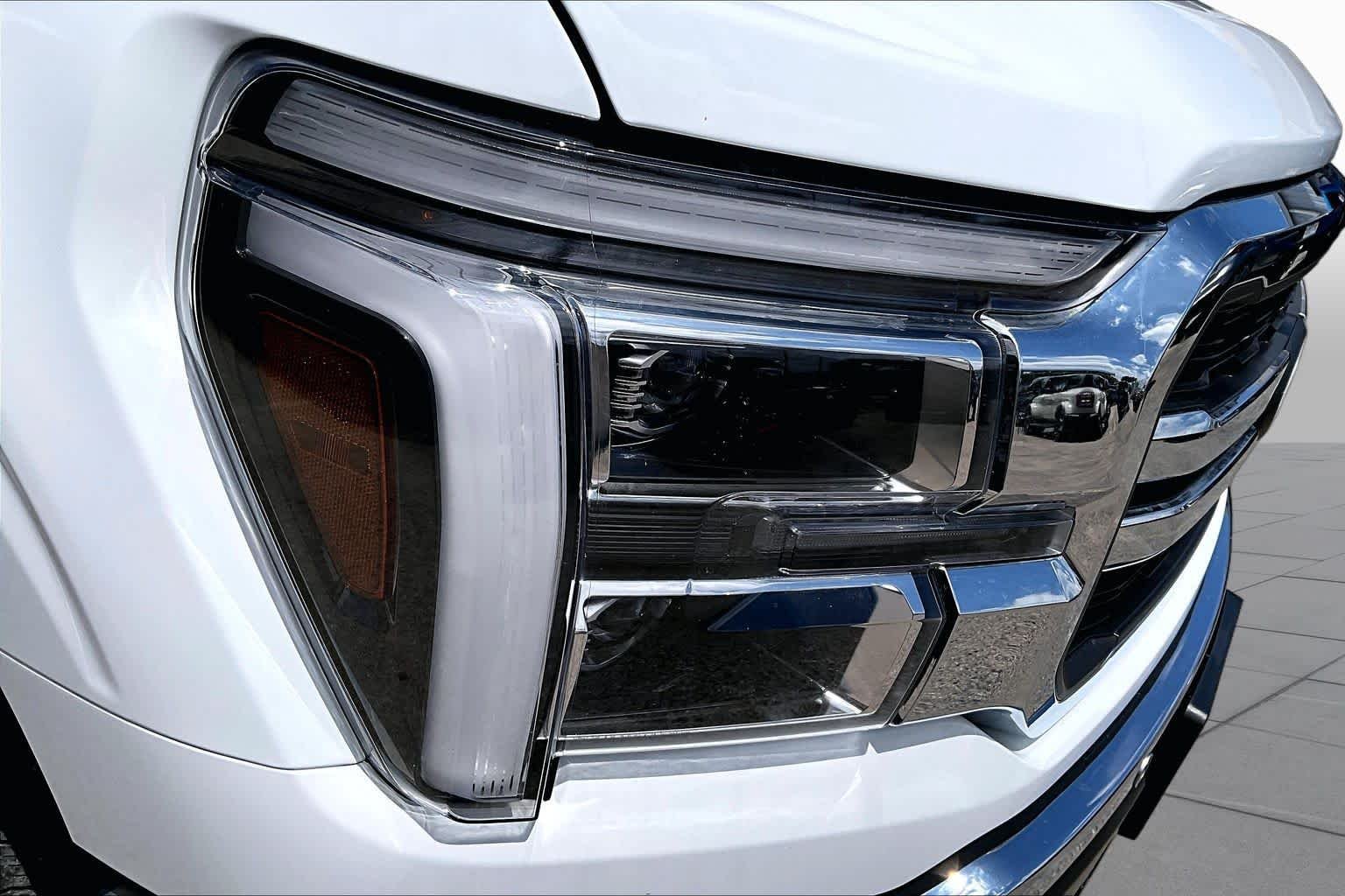 Certified Used 2025 Oxford White Clearcoat Ford LARIAT image 31