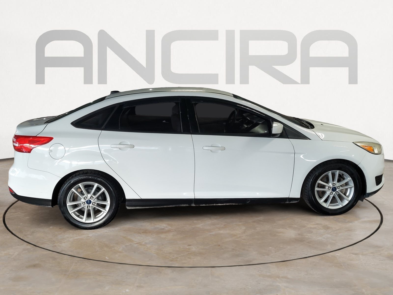 Used 2018 Oxford White Ford SE image 13