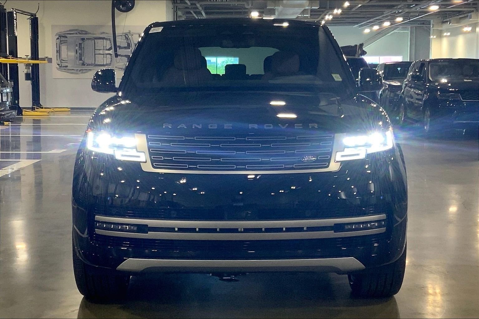New 2026 Santorini Black LAND ROVER SE image 3