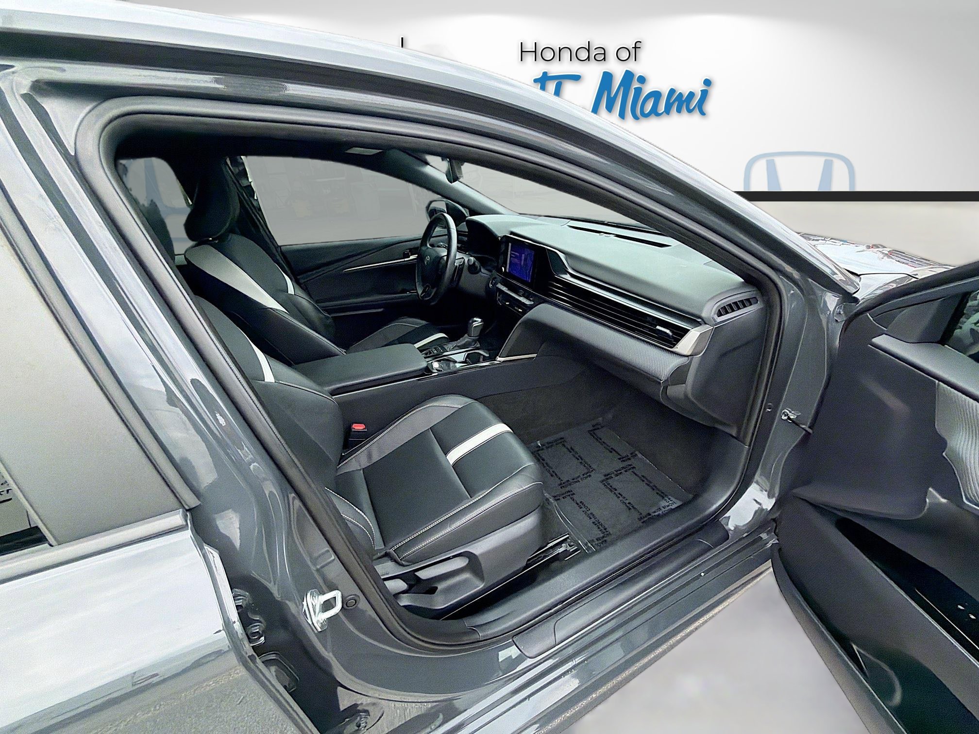 Used 2025 Underground Toyota SE image 31