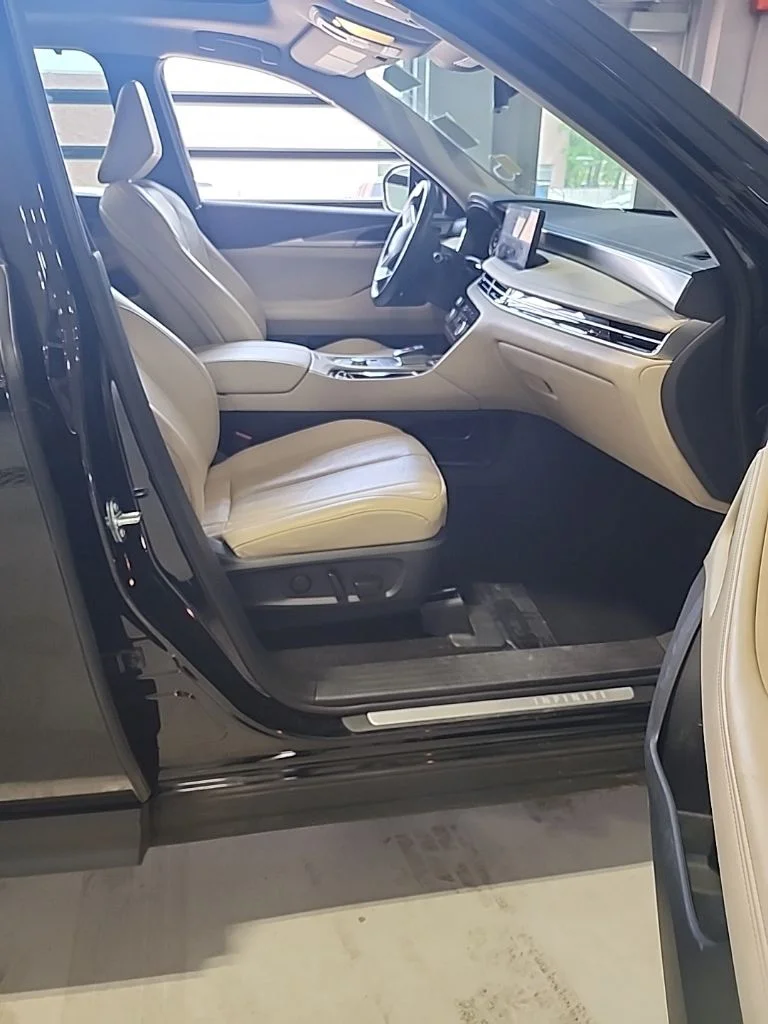 Used 2023 Black INFINITI LUXE image 14