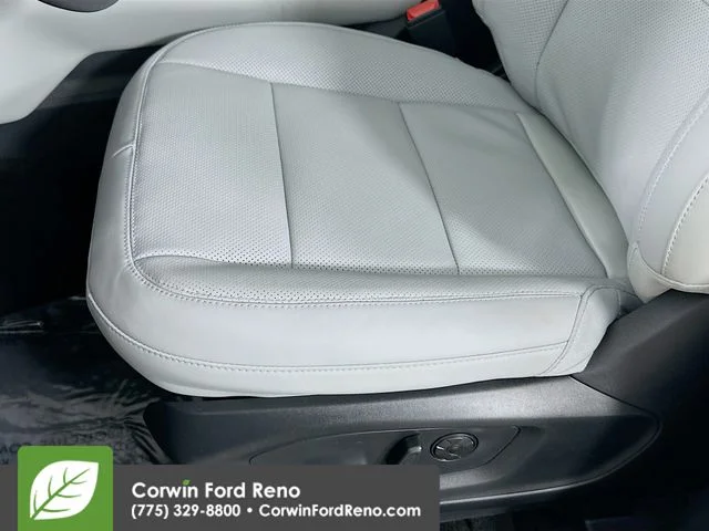 New 2026 Space White Metallic Ford Platinum image 22