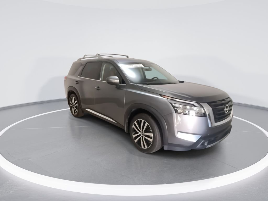 Used 2024 Gray Nissan Platinum image 8
