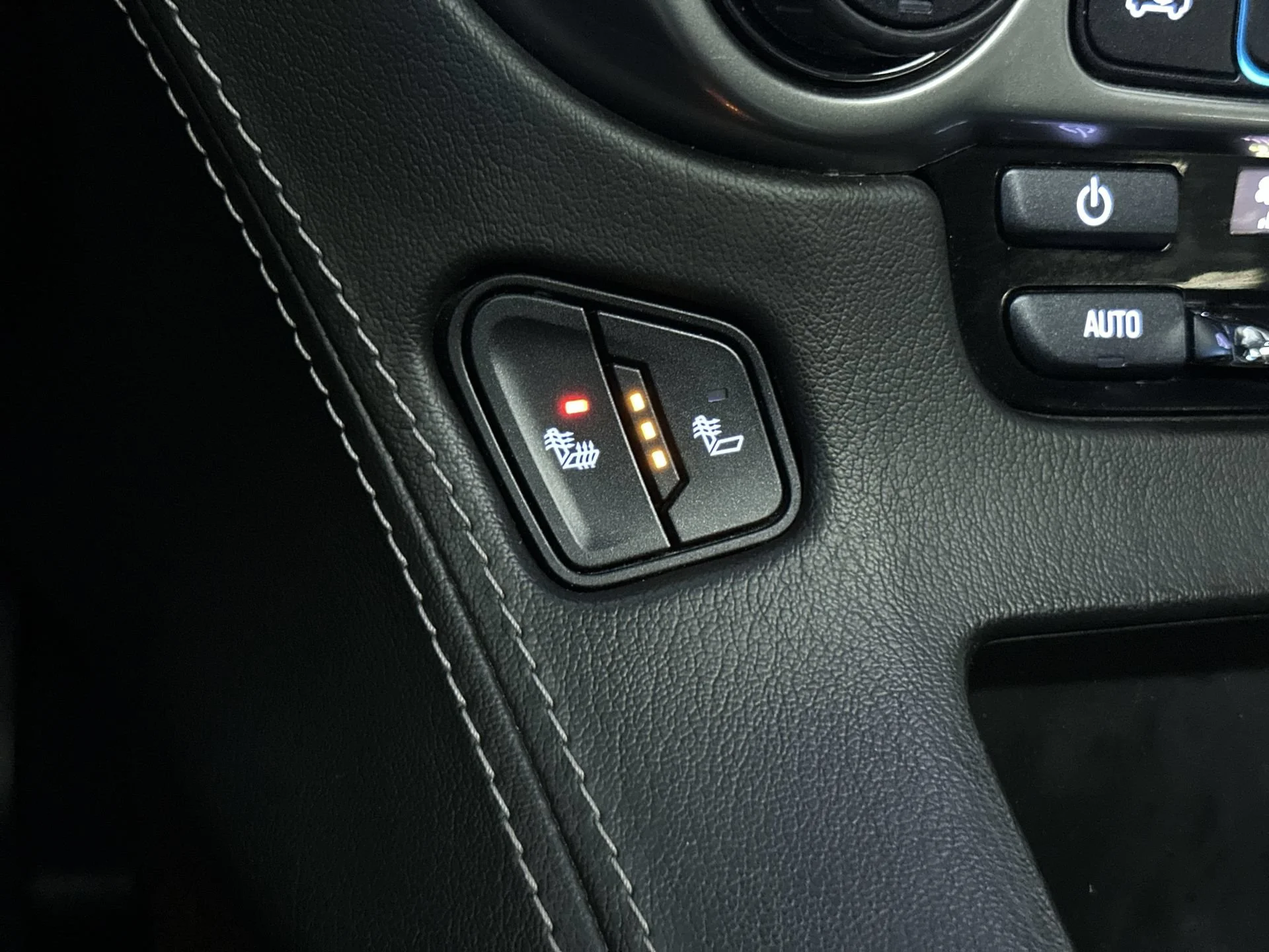 Used 2018 Silver Ice Metallic Chevrolet LT image 22